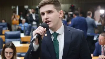 Vereadores propõem derrubar decreto de Nunes contra mototáxi e legalizar serviço