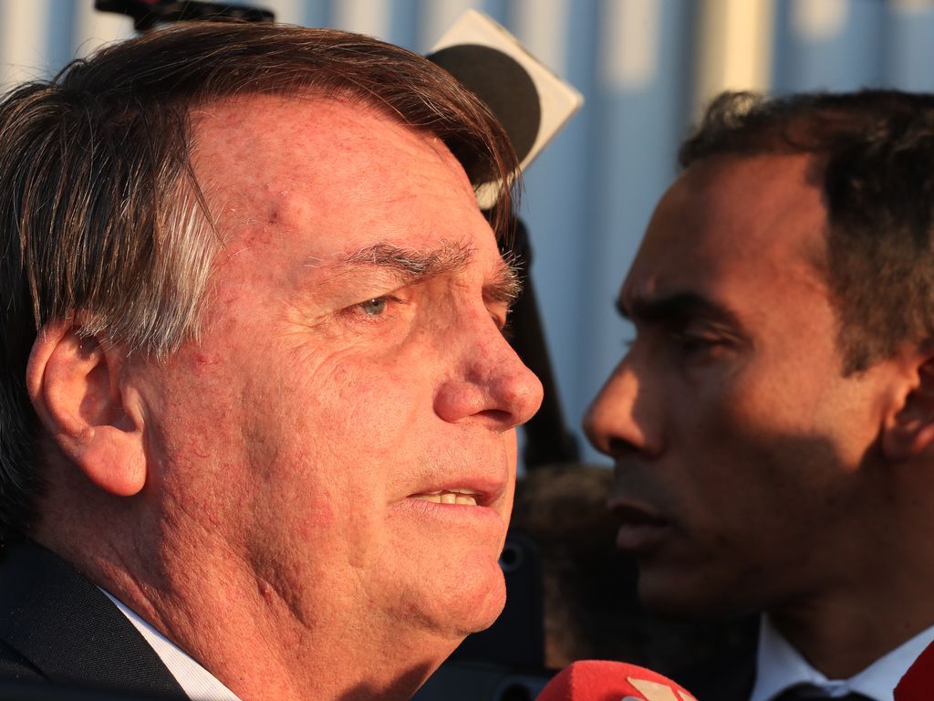 Bolsonaro diz ao STF que seria ‘ilógico’ pedir asilo a embaixador