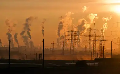 COP28 aprova acordo inédito sobre combustíveis fósseis