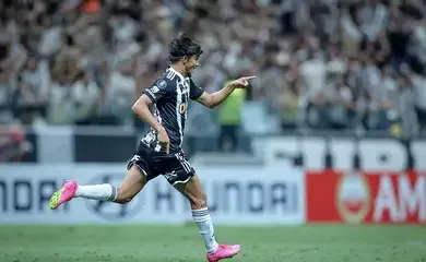 Gustavo Scarpa brilha e Atlético-MG bate o Peñarol na Libertadores