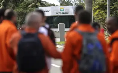 Petroleiros param por 24 horas contra mudanças no teletrabalho e PLR