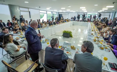"Dificilmente chegaremos à meta de déficit zero em 2024", diz Lula