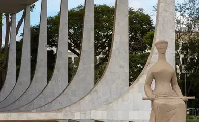 Defesa de Bolsonaro indica nove advogados para julgamento no STF