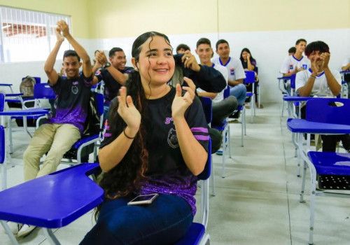 Reconhecimento nacional, novos programas e novo PCC marcam o ano da Educação estadual