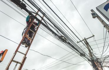 Prefeitura de Maceió intensifica fiscalização contra instalação irregular de fiações e cabos em postes