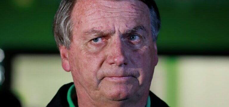 Bolsonaro permanece em silêncio durante depoimento à PF sobre trama golpista