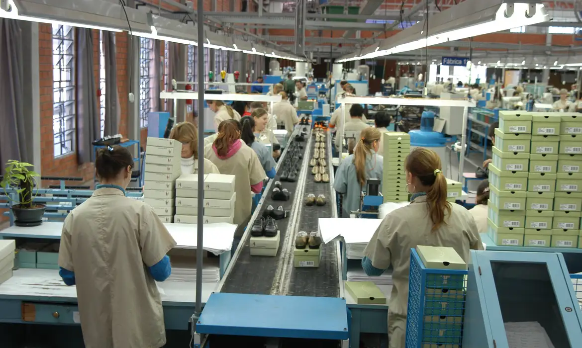 Caged: Brasil criou quase 432 mil empregos formais em fevereiro