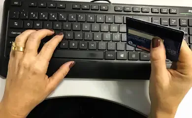 Sem acordo com bancos, CMN limita juros do rotativo a 100% da dívida