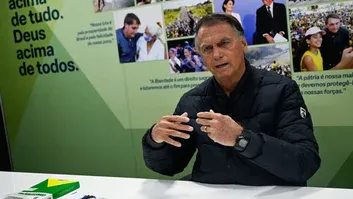Bolsonaro diz ser o único que pode parar tarifas de Trump e derrotar Lula em 2026