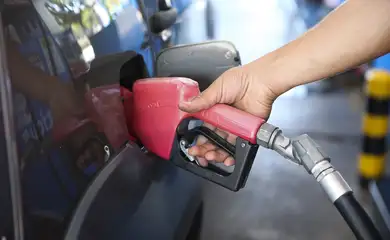 Petrobras anuncia redução de R$ 0,30 no preço do diesel