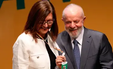Lula defende Petrobras lucrativa e líder da transição energética