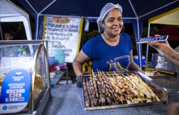 Ambulantes faturam renda extra no segundo final de semana do Verão Massayó