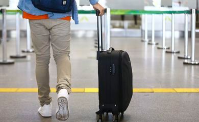 Máscaras deixam de ser recomendadas em aeroportos e voos da UE