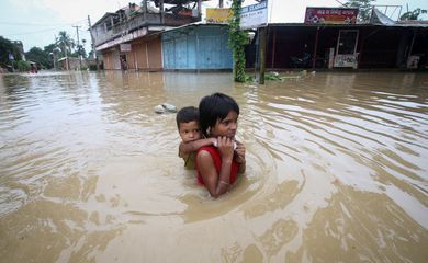 Chuvas matam 42 pessoas em Bangladesh e na Índia