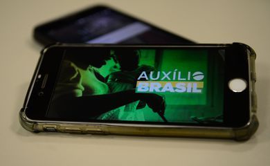 Beneficiários do Auxílio Brasil com NIS de final 6 recebem hoje