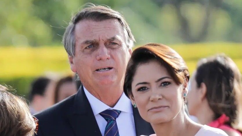 Após derrota nas urnas, Bolsonaro e Michelle trocam unfollow nas redes sociais