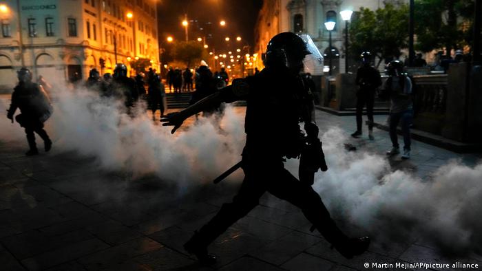 Número de mortos em protestos no Peru passa de 20