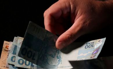 Beneficiários com NIS de final 8 recebem Auxílio Brasil