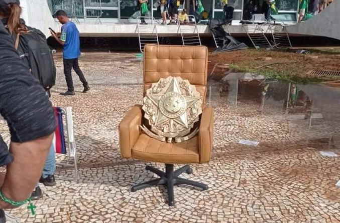 Lula decreta intervenção federal no DF e culpa Bolsonaro