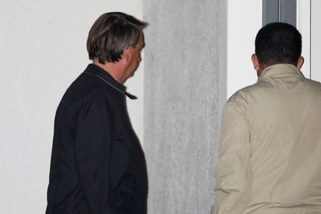 Bolsonaro deixa hospital em Orlando após dizer que vai antecipar volta ao Brasil