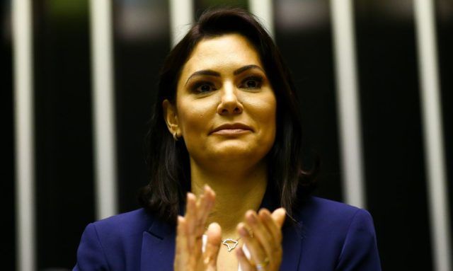 ‘Não é Bolsonaro quem tem que ter medo de prisão’, diz Michelle no Senado