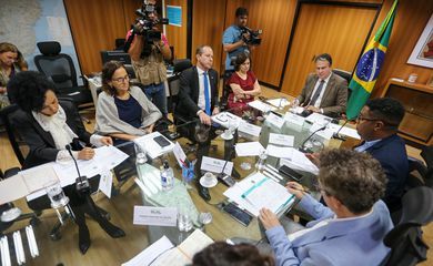 Governo estuda criar disque denúncia contra violência nas escolas