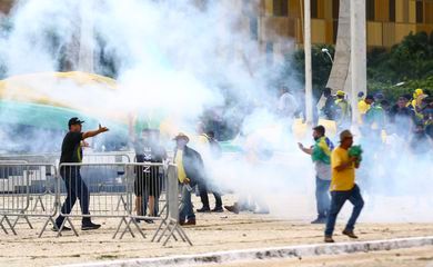 STF torna réus primeiros 100 investigados pelos atos de 8 de janeiro