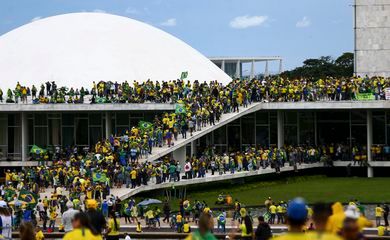 STF tem placar de 7 a 0 para tornar réus mais 200 envolvidos no 8/1