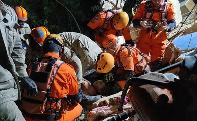 Desabamento deixa morto e feridos no Rio de Janeiro