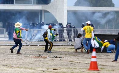 STF julga mais 250 denúncias sobre atos golpistas até esta segunda