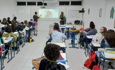 "Mudou minha visão de mundo", diz ex-aluna de cursinho popular