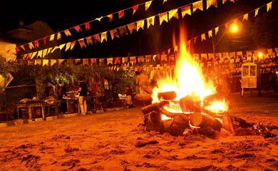 Em tempo de festas juninas, campanha alerta sobre risco de queimaduras