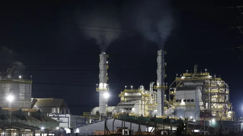 Rentabilidade de distribuidoras de combustíveis avança 37% em média desde início de guerra EUA-Irã