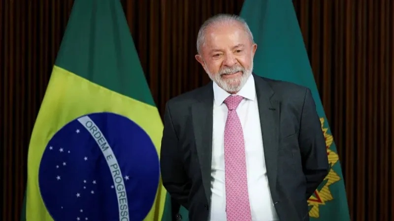 Lula diz que lei da licença-paternidade vai ensinar homens a cuidar de filhos