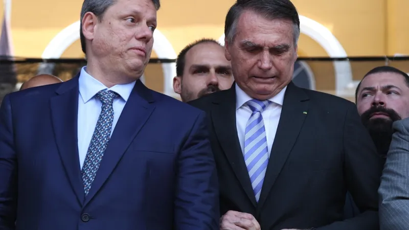 Mudança de rumo exibe caráter oportunista de Tarcísio de Freitas como 'bolsonarista de ocasião'