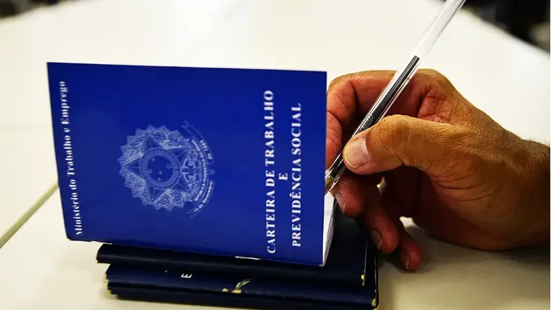 Brasil cria mais de 147 mil empregos com carteira assinada em agosto