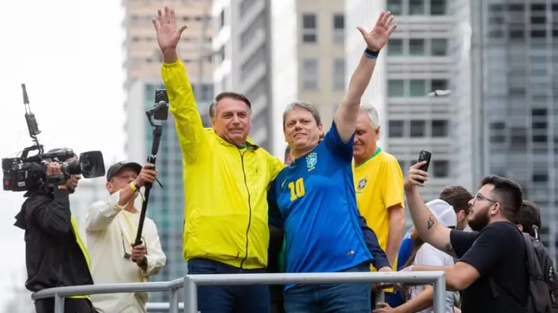 Cunhado do dono do Banco Master destinou R$ 5 milhões às campanhas de Bolsonaro e Tarcísio em 2022