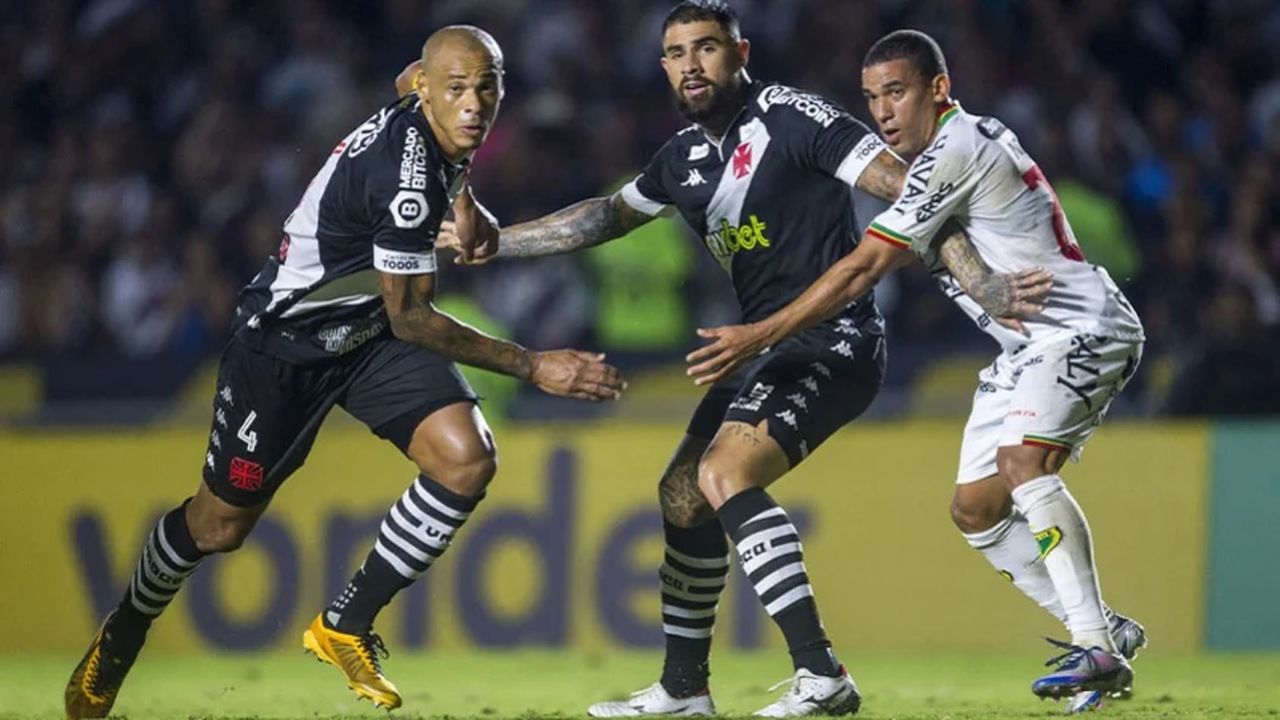 Antes ponto forte do time, zaga do Vasco falha em sequência decisiva