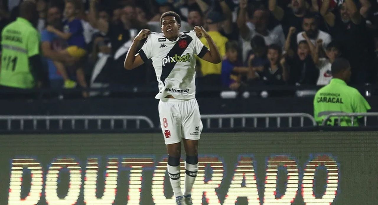 Destaque do Vasco, Andrey alcança marcas individuais importantes