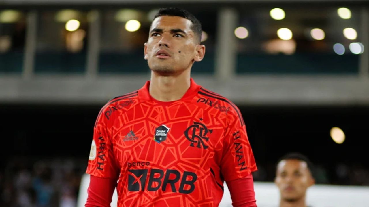Com estilo simples e seguro, Santos se consolida no gol do Flamengo e alcançará marca importante