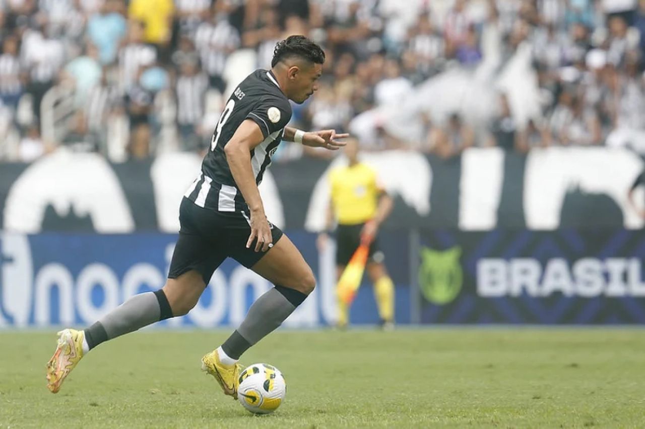 Com saída de Erison, Tiquinho Soares pode assumir protagonismo que Botafogo tanto busca na temporada
