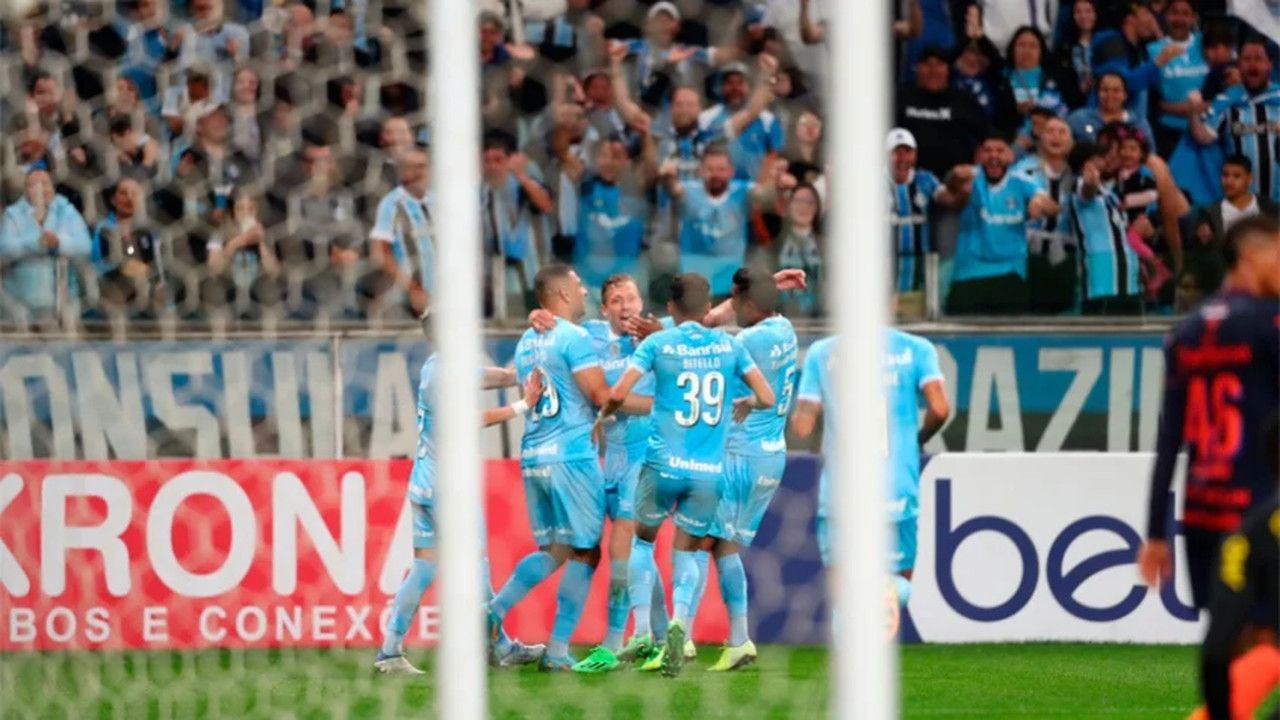 Grêmio ‘seca’ o Bahia para ficar na vice-liderança da Série B