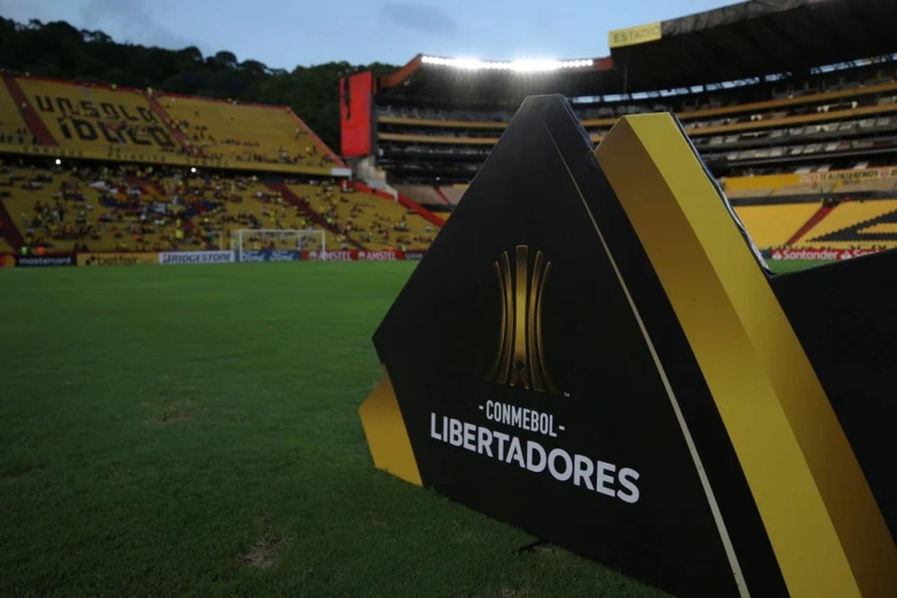 Palco da decisão entre Flamengo e Athletico já é preparado pela Conmebol