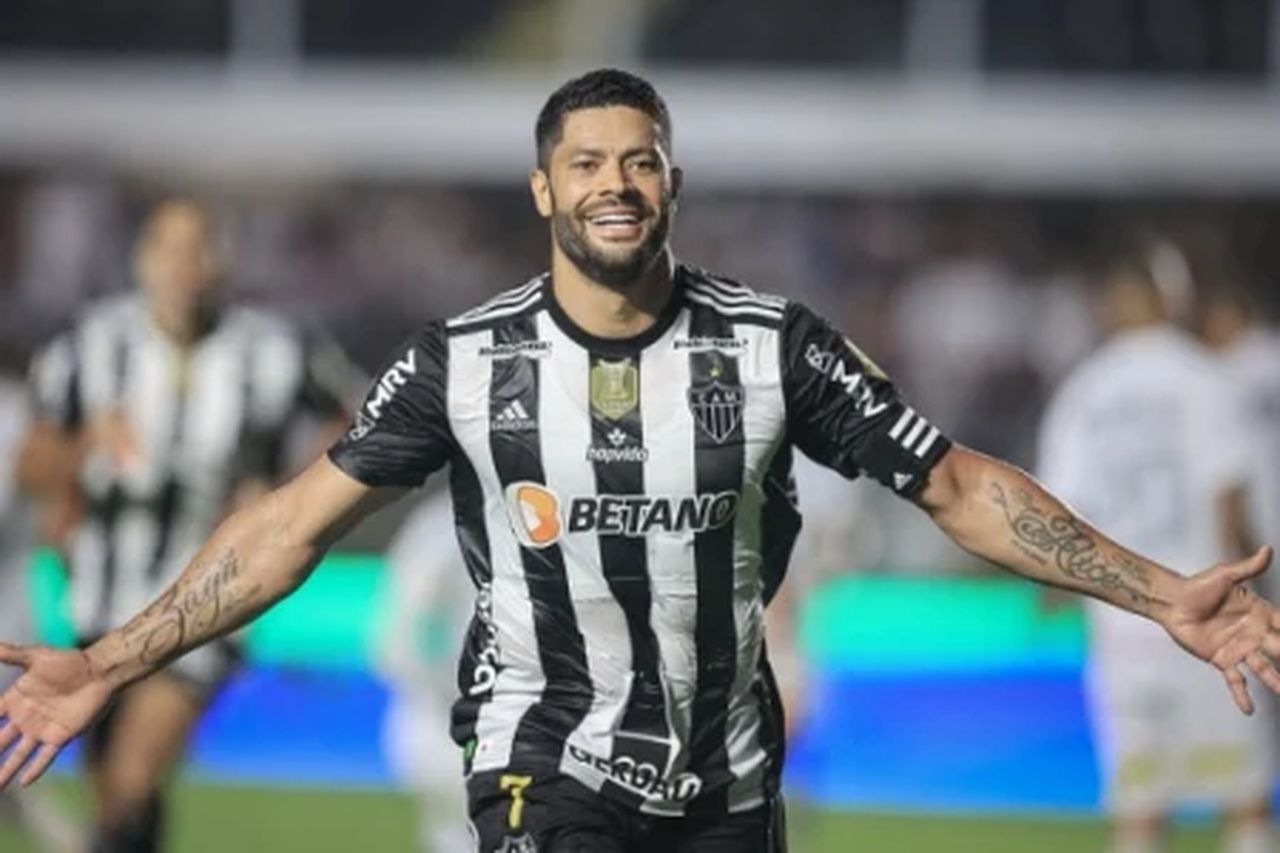 Hulk marca, Atlético-MG vence o Santos na Vila e cola no G6