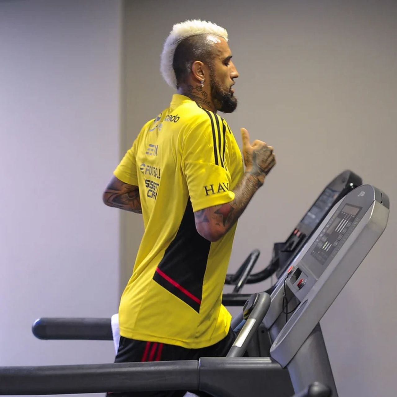 Flamengo publica Vidal em atividade e anima torcida para a Libertadores