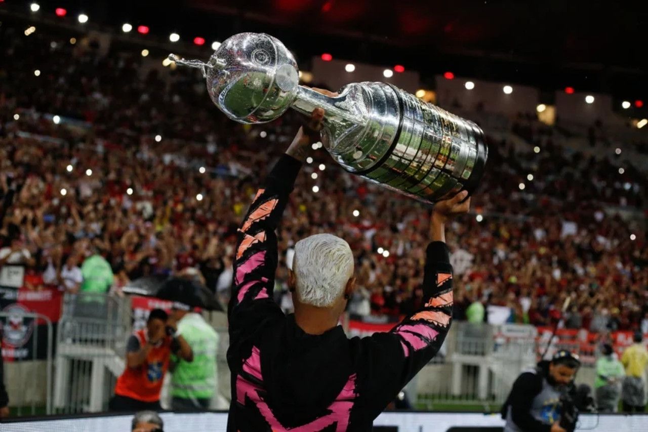 Derrota para o Corinthians não ofusca festa da torcida do Flamengo no Maracanã