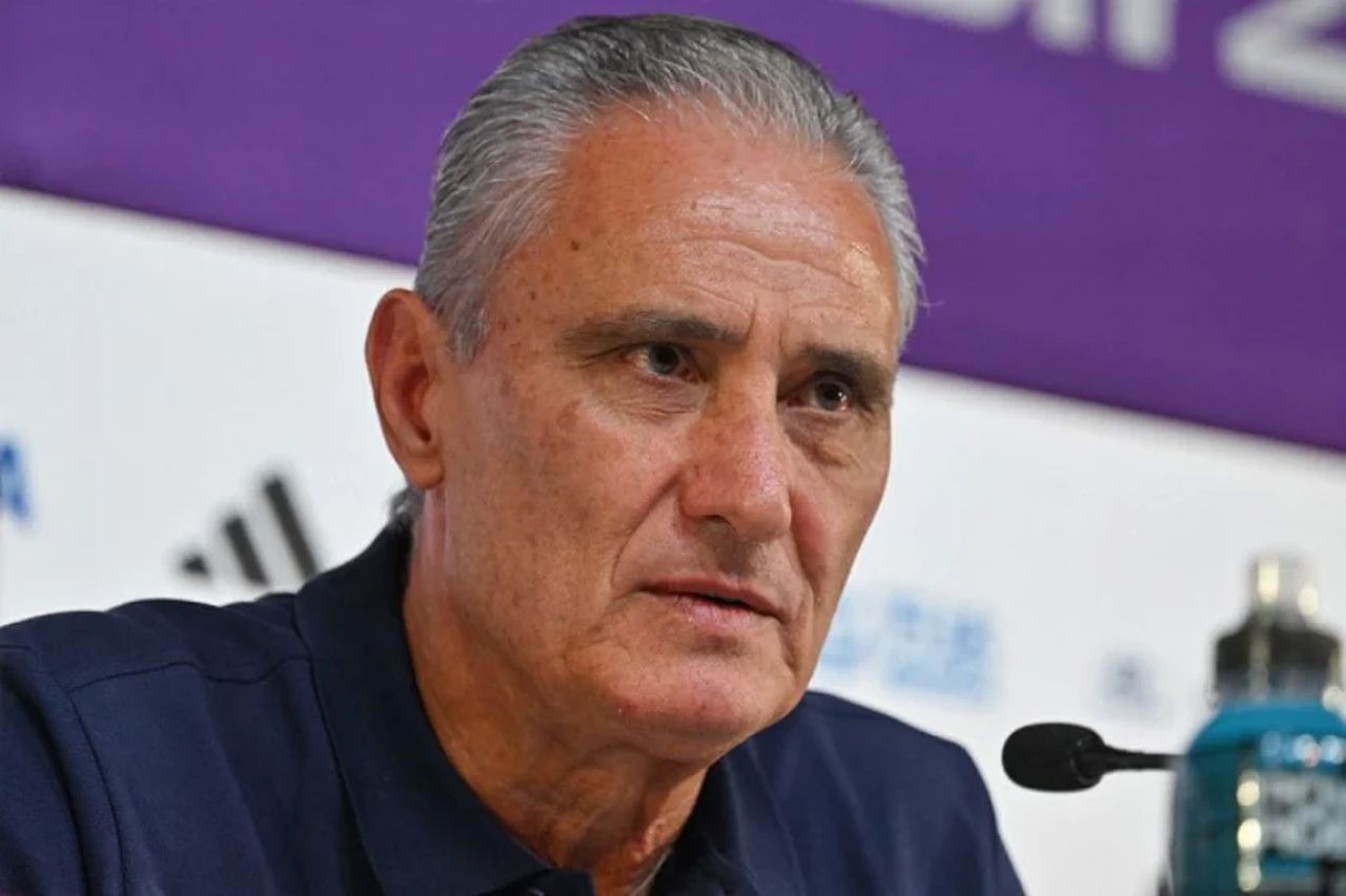 Tite explica o motivo de não ter entrado com Daniel Alves contra a Suíça: 'Características diferentes'