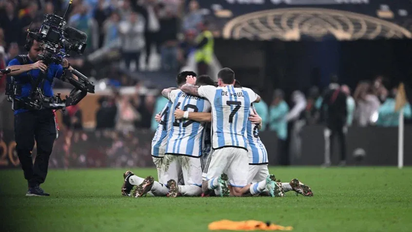 Argentina fatura o tri mundial diante da França e coroa um genial Messi
