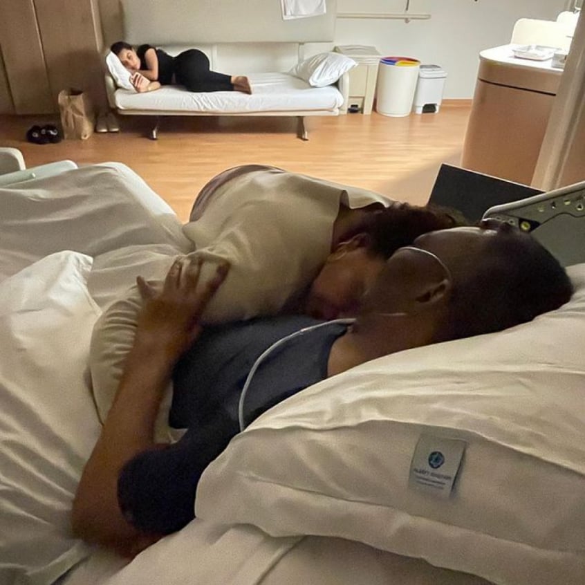 Pelé completa um mês internado, em situação grave e sem perspectiva de melhora