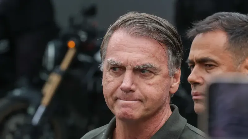 Bolsonaro preso: Moraes rejeita pedido de prisão domiciliar